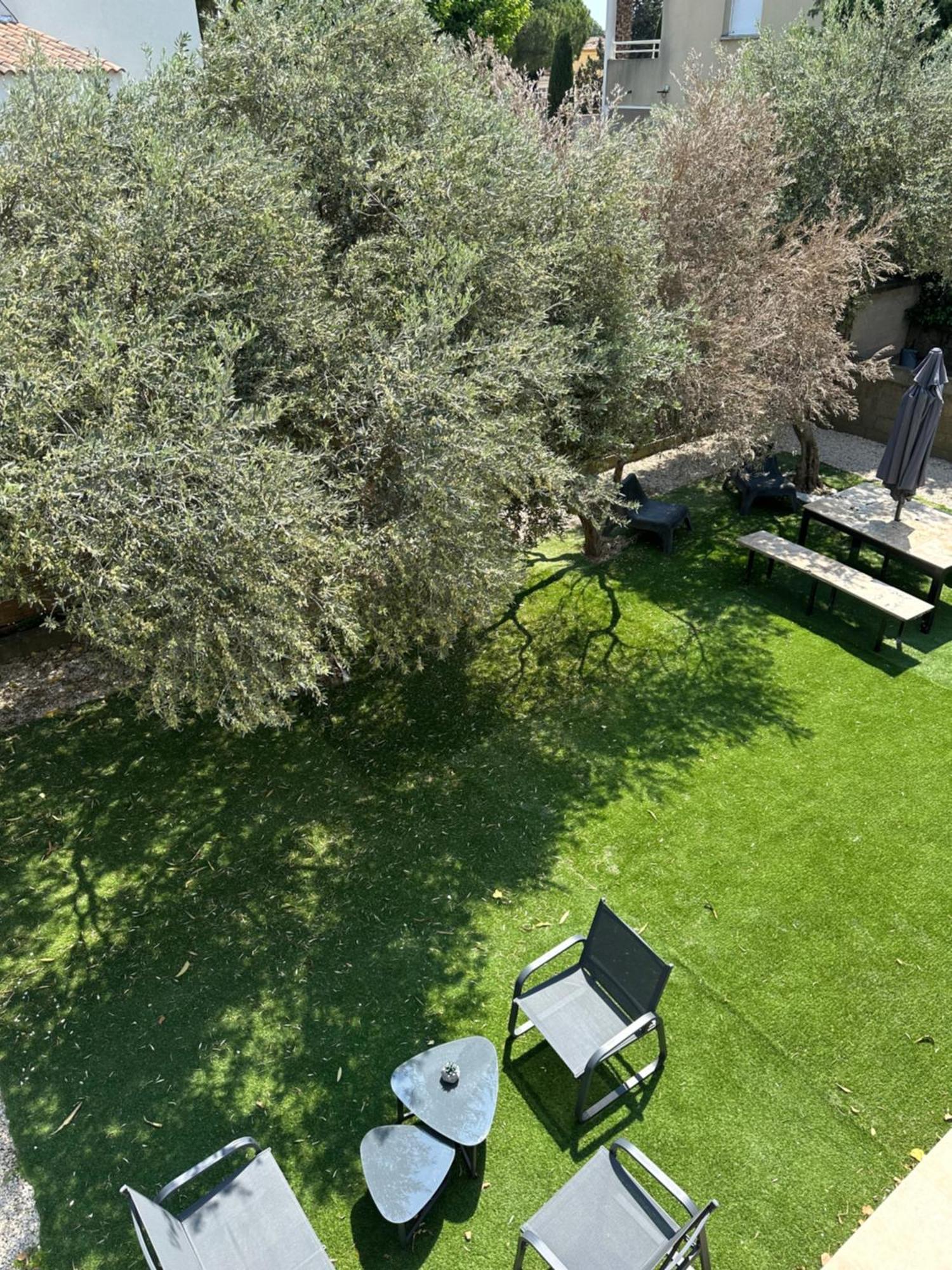 Les Oliviers Lägenhet Arles Exteriör bild